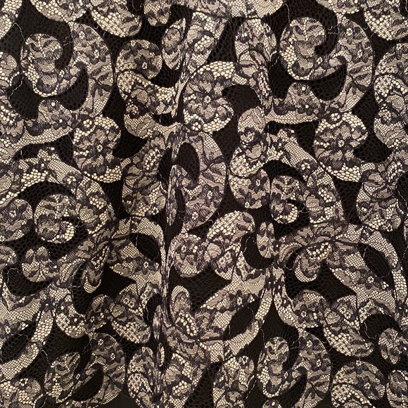 Beautiful dress! Gently worn ones. Dress has pockets. - Picture 11 of 11